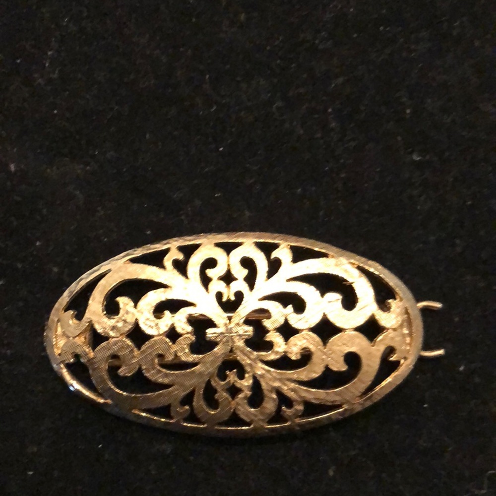 Vintage Hair Clip. Gold tone Scroll Design